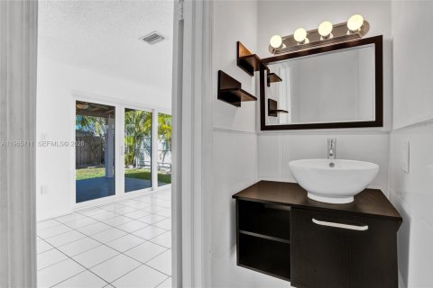 Villa ou maison à vendre à Miami, Floride: 5 chambres, 224.45 m2 № 2027317 - photo 15