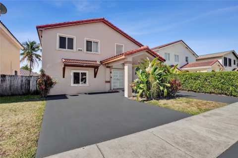 Villa ou maison à vendre à Miami, Floride: 5 chambres, 224.45 m2 № 2027317 - photo 3