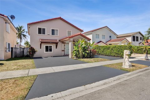 Villa ou maison à vendre à Miami, Floride: 5 chambres, 224.45 m2 № 2027317 - photo 2