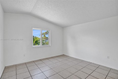 Villa ou maison à vendre à Miami, Floride: 5 chambres, 224.45 m2 № 2027317 - photo 28