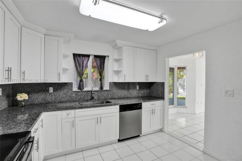 Villa ou maison à vendre à Miami, Floride: 5 chambres, 224.45 m2 № 2027317 - photo 19