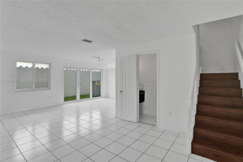 Villa ou maison à vendre à Miami, Floride: 5 chambres, 224.45 m2 № 2027317 - photo 14