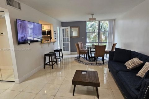 Студия в кондо в Санни-Айлс-Бич, Флорида № 2018638