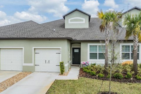 House in Zephyrhills, Florida 2 bedrooms, 131.27 sq.m. № 1843225 - photo 2