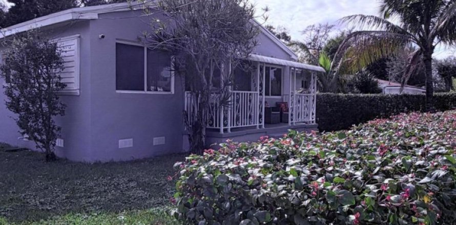 House in Miami, Florida 3 bedrooms, 122.54 sq.m. № 2083189