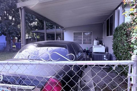 House in Miami, Florida 3 bedrooms, 122.54 sq.m. № 2083189 - photo 4
