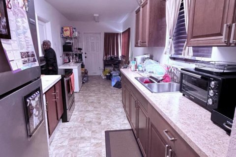 House in Miami, Florida 3 bedrooms, 122.54 sq.m. № 2083189 - photo 8
