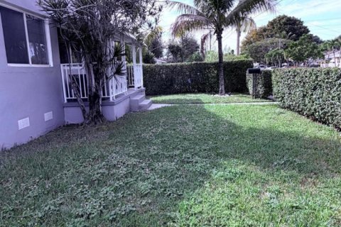 House in Miami, Florida 3 bedrooms, 122.54 sq.m. № 2083189 - photo 2