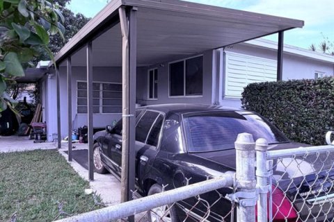 House in Miami, Florida 3 bedrooms, 122.54 sq.m. № 2083189 - photo 3