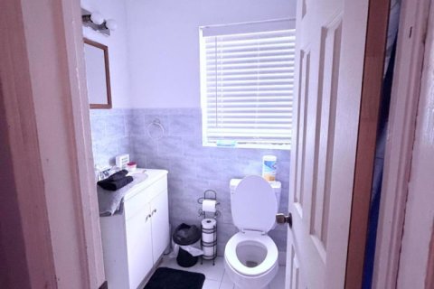 House in Miami, Florida 3 bedrooms, 122.54 sq.m. № 2083189 - photo 9