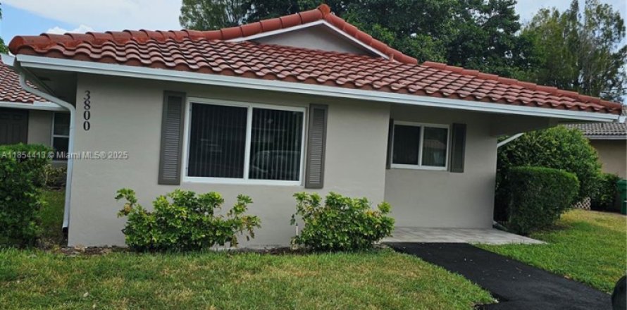 Villa ou maison à Coral Springs, Floride 3 chambres, 222.69 m2 № 1872298