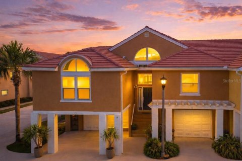 Touwnhouse à Saint Petersburg, Floride 3 chambres, 185.8 m2 № 2141315