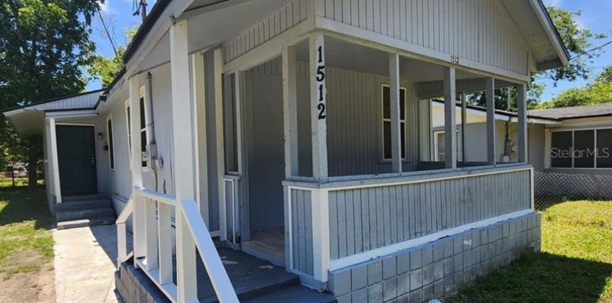 House in Jacksonville, Florida 3 bedrooms, 90.67 sq.m. № 2202374