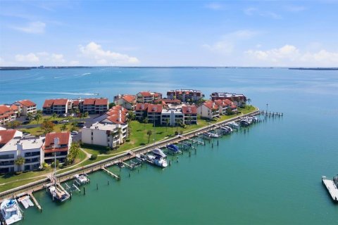 Townhouse in Tierra Verde, Florida 2 bedrooms, 139.35 sq.m. № 2195174 - photo 4