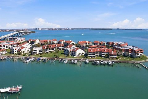 Townhouse in Tierra Verde, Florida 2 bedrooms, 139.35 sq.m. № 2195174 - photo 5
