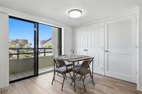 Townhouse in Tierra Verde, Florida 2 bedrooms, 139.35 sq.m. № 2195174 - photo 26