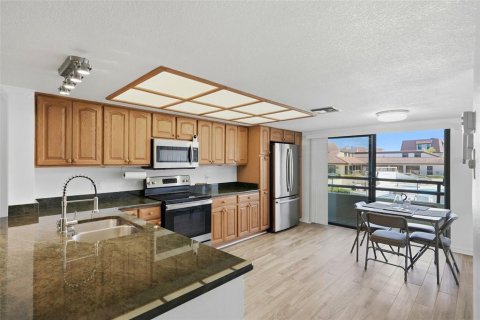 Townhouse in Tierra Verde, Florida 2 bedrooms, 139.35 sq.m. № 2195174 - photo 22