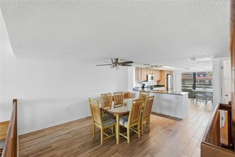 Townhouse in Tierra Verde, Florida 2 bedrooms, 139.35 sq.m. № 2195174 - photo 20