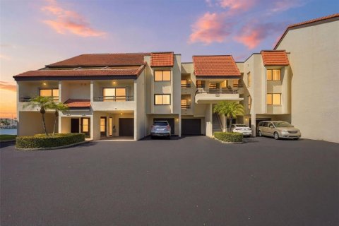 Townhouse in Tierra Verde, Florida 2 bedrooms, 139.35 sq.m. № 2195174 - photo 2