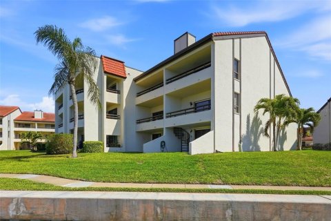 Townhouse in Tierra Verde, Florida 2 bedrooms, 139.35 sq.m. № 2195174 - photo 9