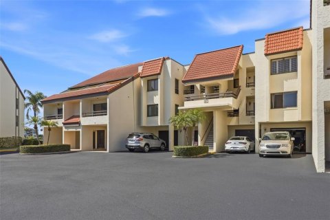 Townhouse in Tierra Verde, Florida 2 bedrooms, 139.35 sq.m. № 2195174 - photo 6