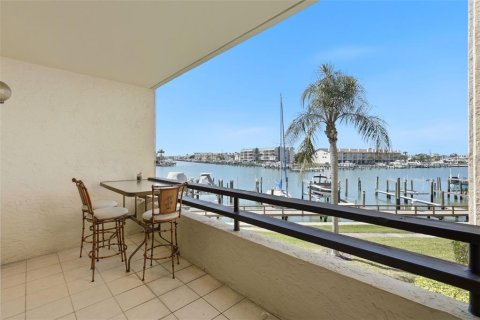 Townhouse in Tierra Verde, Florida 2 bedrooms, 139.35 sq.m. № 2195174 - photo 18