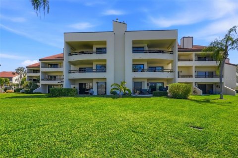 Townhouse in Tierra Verde, Florida 2 bedrooms, 139.35 sq.m. № 2195174 - photo 10