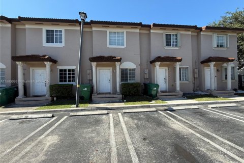 Снять в аренду таунхаус в Майами, Флорида 2 спальни, 104.98м2, № 1932099 - фото 17