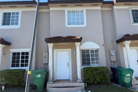 Снять в аренду таунхаус в Майами, Флорида 2 спальни, 104.98м2, № 1932099 - фото 18