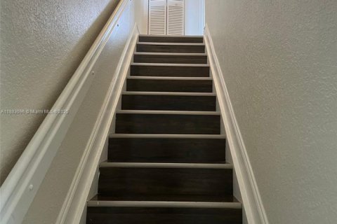 Снять в аренду таунхаус в Майами, Флорида 2 спальни, 104.98м2, № 1932099 - фото 13