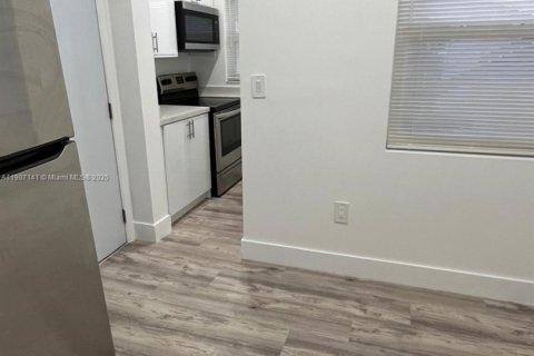 Снять в аренду квартиру в Майами, Флорида 2 спальни, 39.48м2, № 1963818 - фото 8