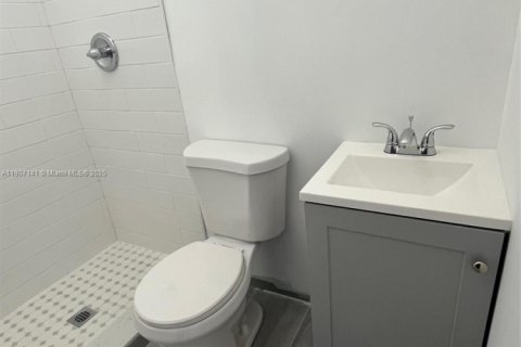 Снять в аренду квартиру в Майами, Флорида 2 спальни, 39.48м2, № 1963818 - фото 7