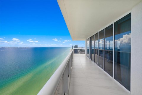 Copropriété à louer à Hallandale Beach, Floride: 3 chambres, 191.84 m2 № 1705639 - photo 29