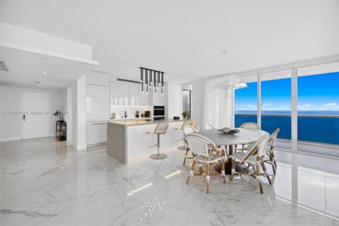 Copropriété à louer à Hallandale Beach, Floride: 3 chambres, 191.84 m2 № 1705639 - photo 15
