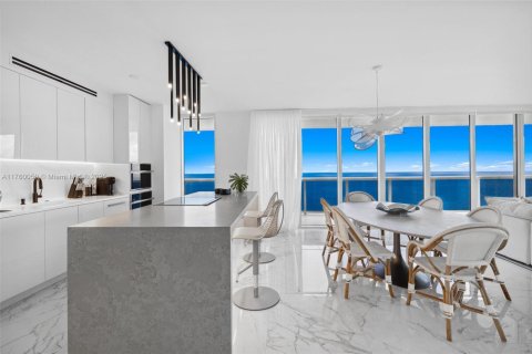 Copropriété à louer à Hallandale Beach, Floride: 3 chambres, 191.84 m2 № 1705639 - photo 13