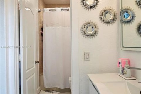 Villa ou maison à vendre à Miami, Floride: 3 chambres, 133.78 m2 № 2062623 - photo 9