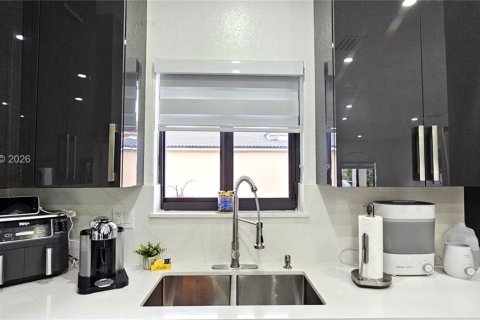 Villa ou maison à vendre à Miami, Floride: 3 chambres, 133.78 m2 № 2062623 - photo 7