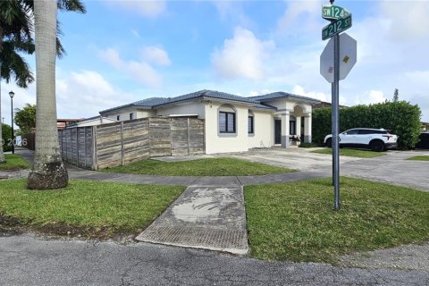 Villa ou maison à vendre à Miami, Floride: 3 chambres, 133.78 m2 № 2062623 - photo 2