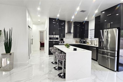 Villa ou maison à vendre à Miami, Floride: 3 chambres, 133.78 m2 № 2062623 - photo 6