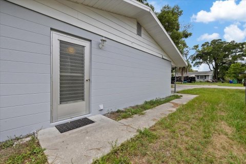 Villa ou maison à vendre à Zephyrhills, Floride: 2 chambres, 116.69 m2 № 2314226 - photo 4