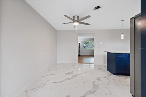 Villa ou maison à vendre à Zephyrhills, Floride: 2 chambres, 116.69 m2 № 2314226 - photo 12