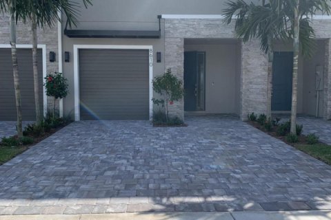 Touwnhouse à louer à Lake Worth, Floride: 3 chambres, 167.6 m2 № 1119103 - photo 1