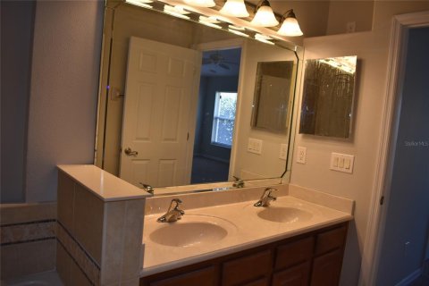 House in Mount Dora, Florida 4 bedrooms, 201.13 sq.m. № 1903352 - photo 18