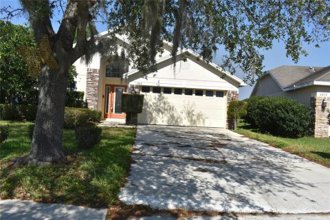 House in Mount Dora, Florida 4 bedrooms, 201.13 sq.m. № 1903352 - photo 2