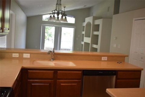 House in Mount Dora, Florida 4 bedrooms, 201.13 sq.m. № 1903352 - photo 7
