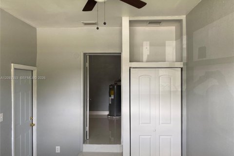 House in West Park, Florida 4 bedrooms, 128.02 sq.m. № 2378639 - photo 15