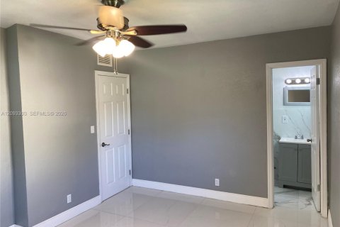 House in West Park, Florida 4 bedrooms, 128.02 sq.m. № 2378639 - photo 10