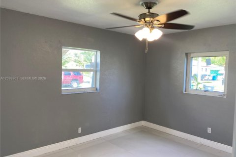 House in West Park, Florida 4 bedrooms, 128.02 sq.m. № 2378639 - photo 9
