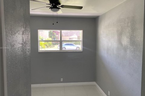 House in West Park, Florida 4 bedrooms, 128.02 sq.m. № 2378639 - photo 14