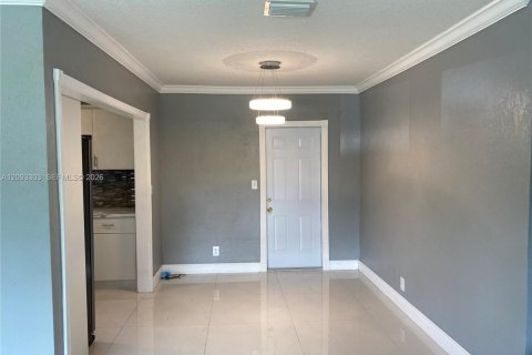 House in West Park, Florida 4 bedrooms, 128.02 sq.m. № 2378639 - photo 3